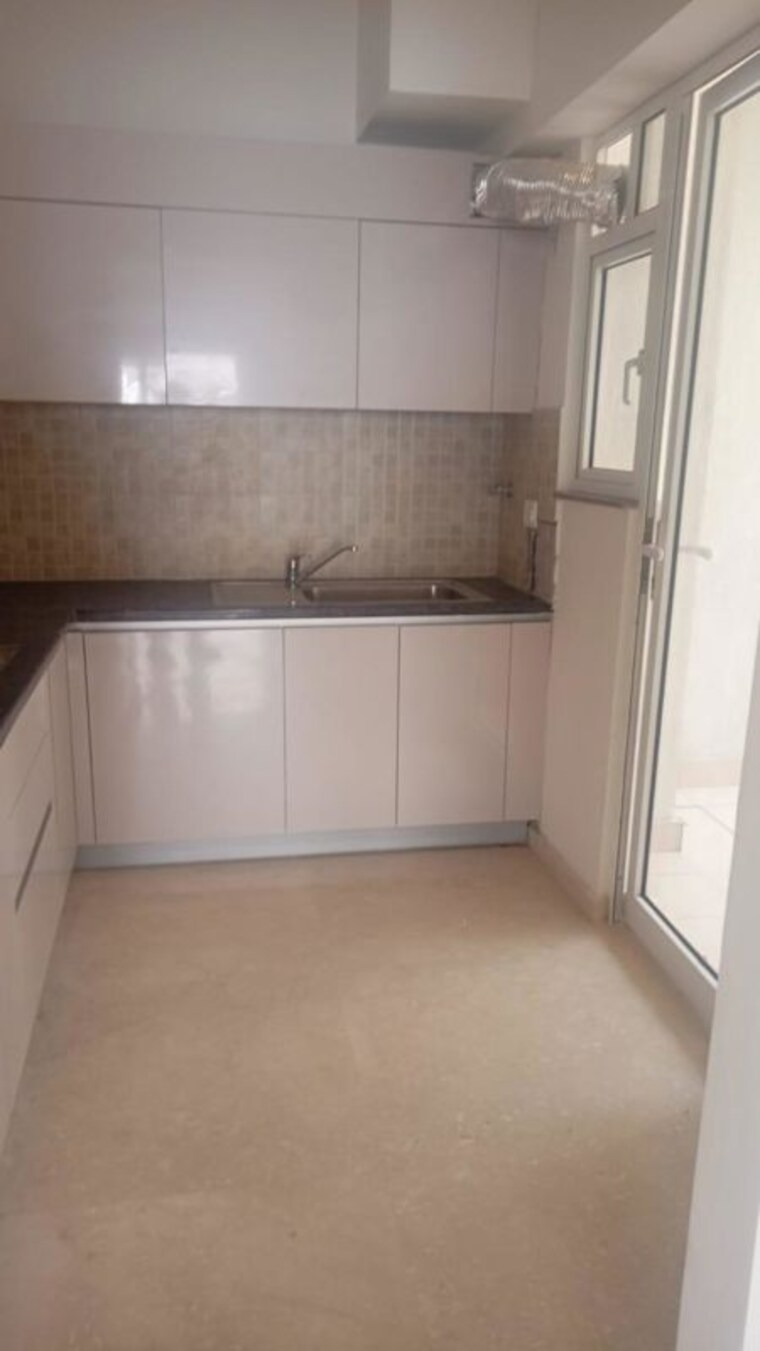 Bathroom, dlf phase i 3.5 Bedroom 500 Sq.Yd. Builder Floor In Dlf Phase I Gurgaon 10432661