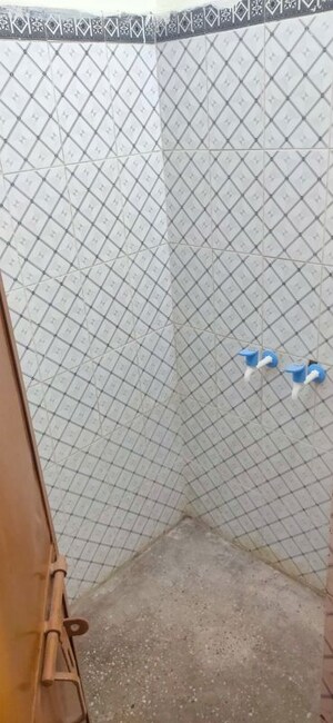 Bathroom in 2 BHK Builder Floor at Rohini Sector 5 – for Rent