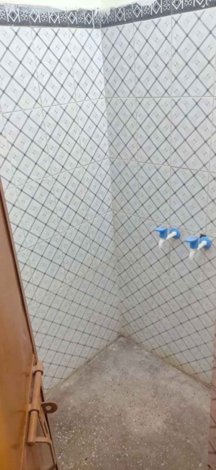 Bathroom, rohini sector 5 2 Bedroom 400 Sq.Ft. Builder Floor In Rohini Sector 5 Delhi 10432711