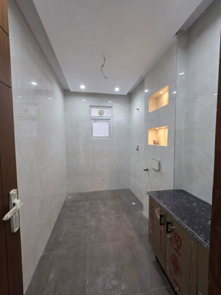 Bathroom, green fields colony 4 Bedroom 4500 Sq.Ft. Builder Floor In Green Fields Colony Faridabad 10432733
