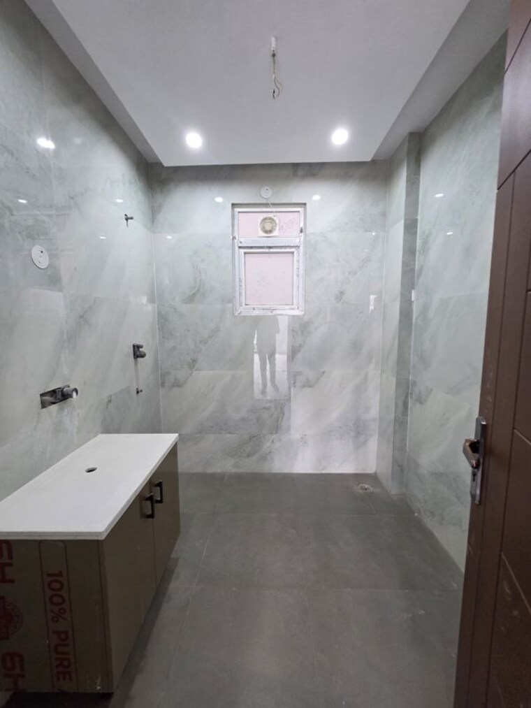 Bathroom, green fields colony 4 Bedroom 4500 Sq.Ft. Builder Floor In Green Fields Colony Faridabad 10432733