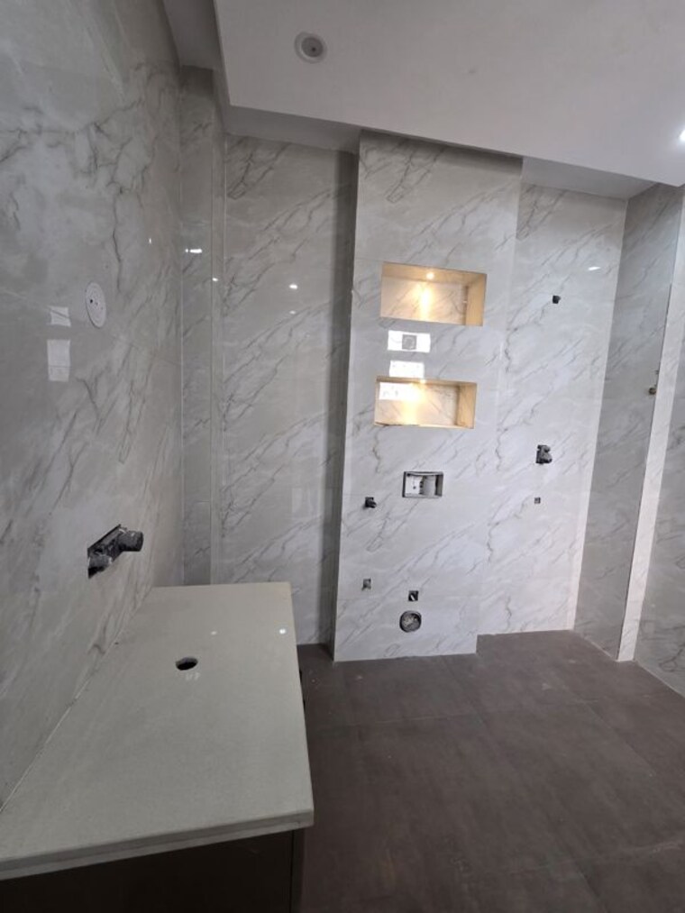 Bathroom, green fields colony 4 Bedroom 4500 Sq.Ft. Builder Floor In Green Fields Colony Faridabad 10432733