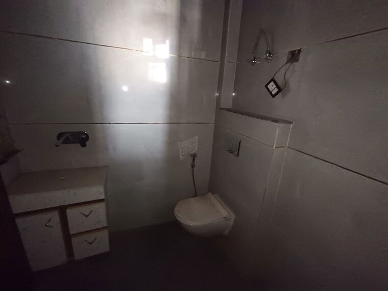 Bathroom, rajendra nagar sector 2 5 Bedroom 300 Sq.Yd. Builder Floor In Rajendra Nagar Sector 2 Ghaziabad 10427384