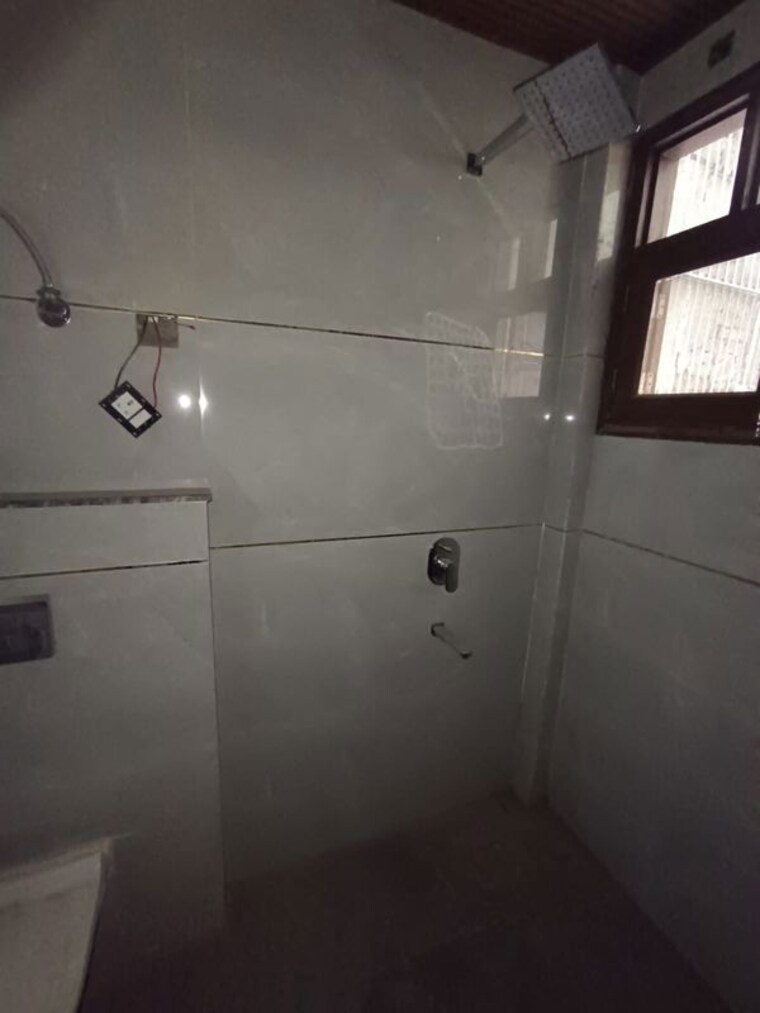 Bathroom, rajendra nagar sector 2 5 Bedroom 300 Sq.Yd. Builder Floor In Rajendra Nagar Sector 2 Ghaziabad 10427384