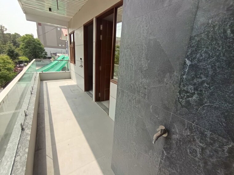 Balcony, rajendra nagar sector 2 5 Bedroom 300 Sq.Yd. Builder Floor In Rajendra Nagar Sector 2 Ghaziabad 10427384