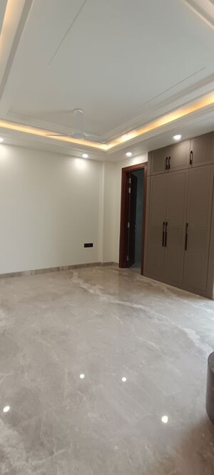 Room in 3 BHK Builder Floor at BPTP Parkland Pride, Sector 77 – for Sale