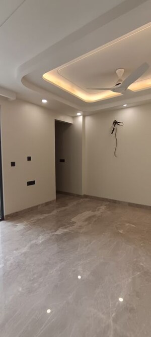 Room in 3 BHK Builder Floor at BPTP Parkland Pride, Sector 77 – for Sale