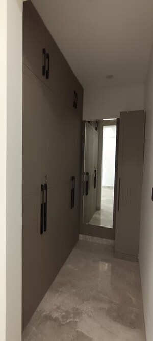 Building Lobby in 3 BHK Builder Floor at BPTP Parkland Pride, Sector 77 – for Sale