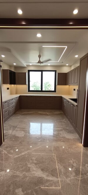 Kitchen in 3 BHK Builder Floor at BPTP Parkland Pride, Sector 77 – for Sale