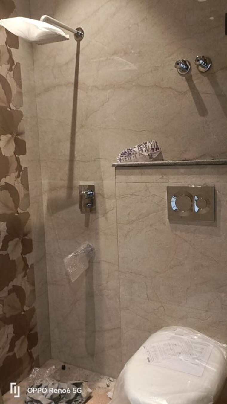 Bathroom, chittaranjan park 2 Bedroom 125 Sq.Yd. Builder Floor In Chittaranjan Park Delhi 10432865