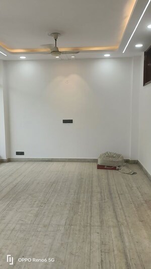 Room in 2 BHK Builder Floor at Chittaranjan Park – for Sale