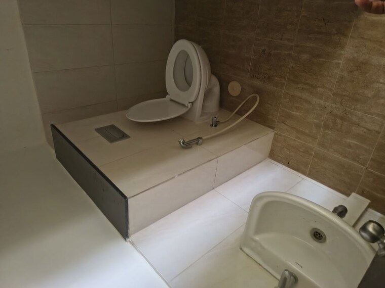 Bathroom, kolte-patil-r10 Commercial Shop 600 Sq.Ft. In Hinjewadi Pune 10432893