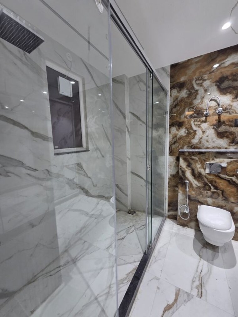Bathroom, green fields colony 4 Bedroom 4500 Sq.Ft. Builder Floor In Green Fields Colony Faridabad 10432878