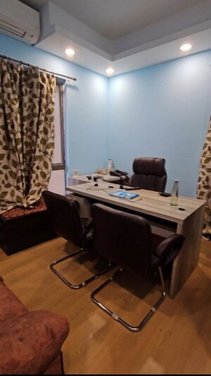 Room in 2.5 BHK Apartment at Siddha Sky, Tangra – for Rent