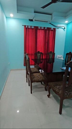 Room in 2.5 BHK Apartment at Siddha Sky, Tangra – for Rent
