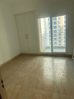Room in 3.5 BHK Apartment at SKA Metro Ville, Eta Ii Greater Noida – for Sale