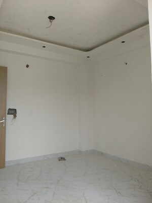 Room in 3 BHK Builder Floor at Sector 73 – for Sale