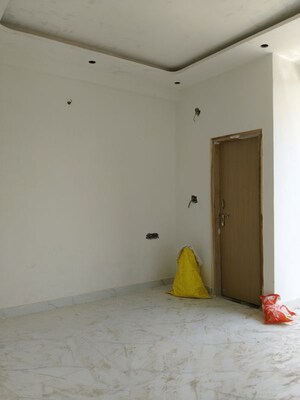 Room in 3 BHK Builder Floor at Sector 73 – for Sale