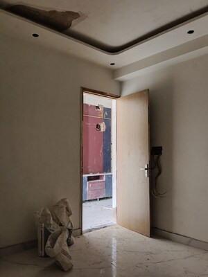 Room in 3 BHK Builder Floor at Sector 73 – for Sale