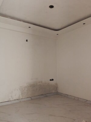 Room in 3 BHK Builder Floor at Sector 73 – for Sale