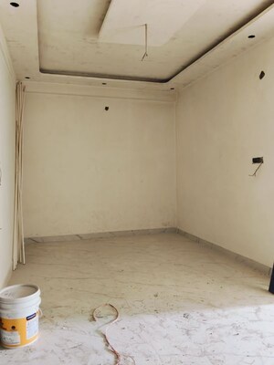 Room in 3 BHK Builder Floor at Sector 73 – for Sale