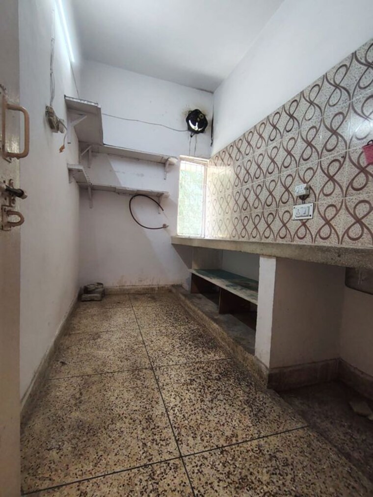 Bathroom, katwaria sarai 1 Bedroom 700 Sq.Ft. Apartment In Katwaria Sarai Delhi 10433156