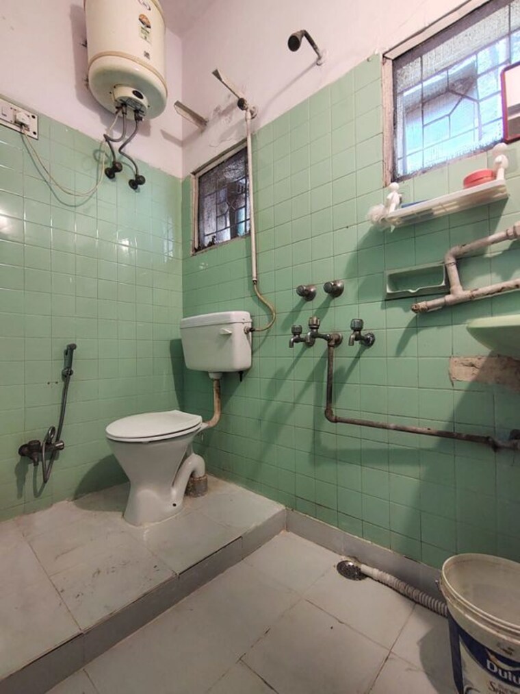 Bathroom, katwaria sarai 1 Bedroom 700 Sq.Ft. Apartment In Katwaria Sarai Delhi 10433156