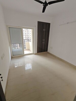Room in 2.5 BHK Apartment at Nimbus Express Park View - II, Chi V Greater Noida – for Sale