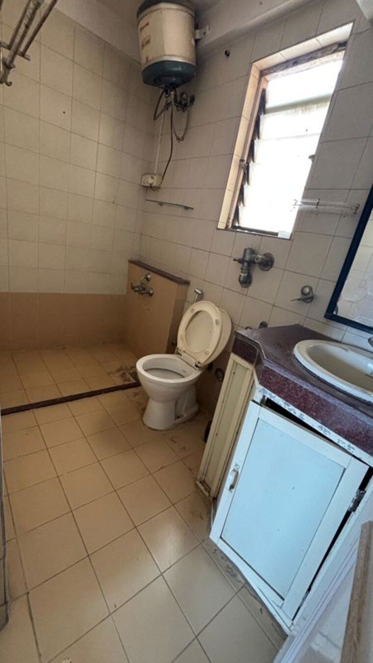 Bathroom, hiranandani-gardens-birchwood 3 Bedroom 1400 Sq.Ft. Apartment In Powai Mumbai 10433257