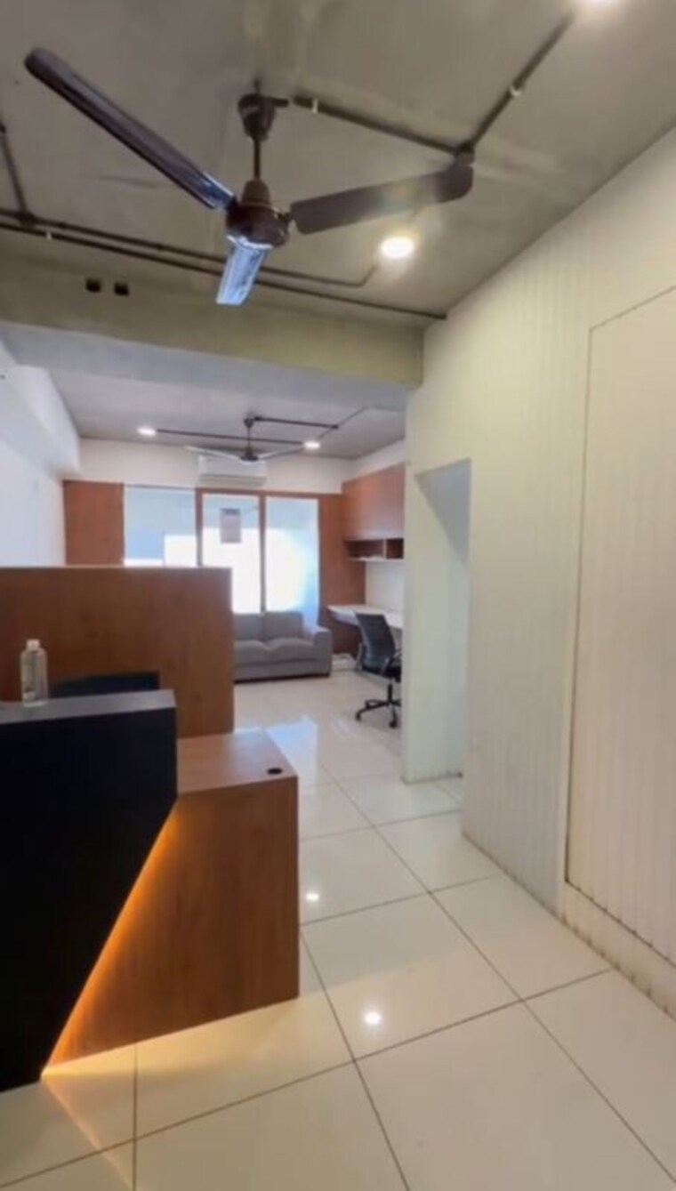 Team Area, sun-westbank Commercial Office Space 800 Sq.Ft. In Navrangpura Ahmedabad 10433263
