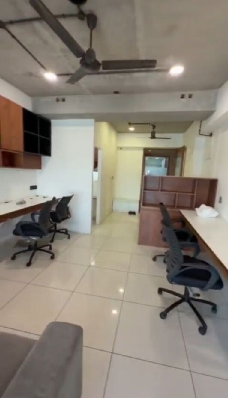Team Area, sun-westbank Commercial Office Space 800 Sq.Ft. In Navrangpura Ahmedabad 10433263