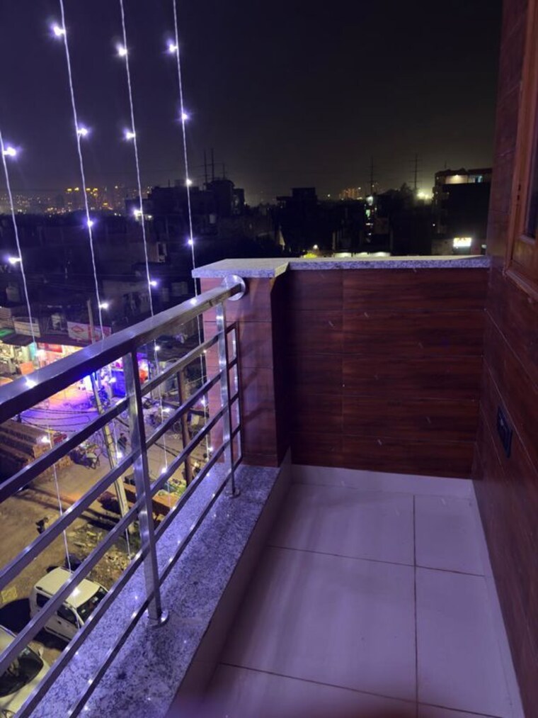 Balcony, sector 115 1 Bedroom 880 Sq.Ft. Builder Floor In Sector 115 Noida 10433274