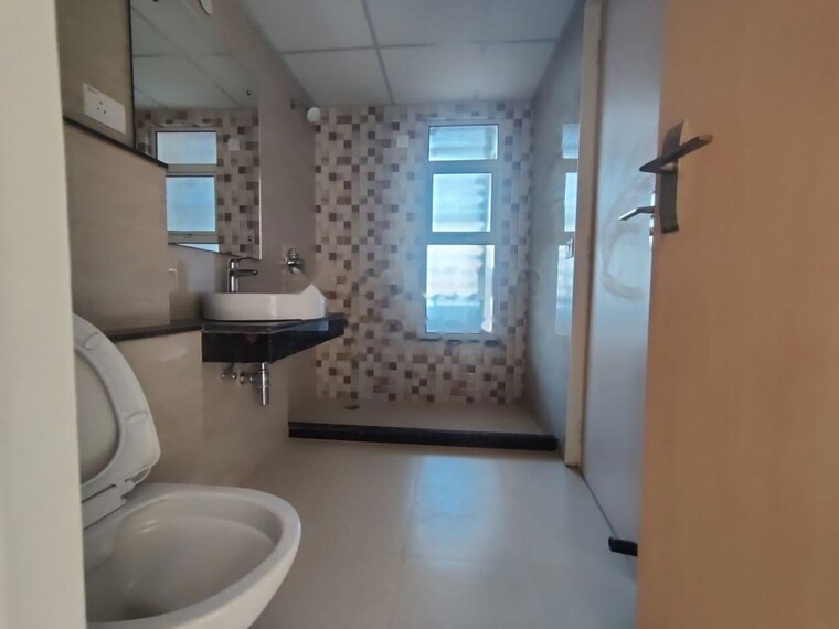 Bathroom, shakti-the-sky-lark-apartment 5 Bedroom 5000 Sq.Ft. Apartment In Sector 52 Gurgaon 10433245