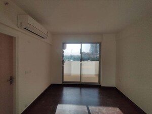 Room in 5 BHK Apartment at Shakti the Sky Lark  Apartment, Sector 52 – for Rent