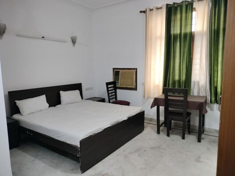 Bedroom, sector 23 3 Bedroom 1800 Sq.Ft. Villa In Sector 23 Gurgaon 10433282