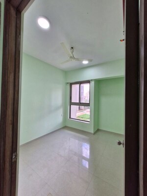 Room in 1.5 BHK Apartment at Kalpataru Paramount A, Kapur Bawdi – for Rent
