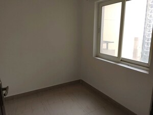 Room in 2.5 BHK Apartment at Nimbus Express Park View - II, Chi V Greater Noida – for Sale