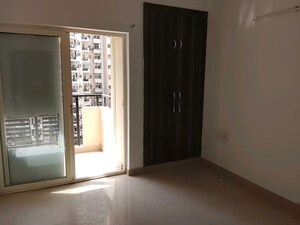 Room in 2.5 BHK Apartment at Nimbus Express Park View - II, Chi V Greater Noida – for Sale