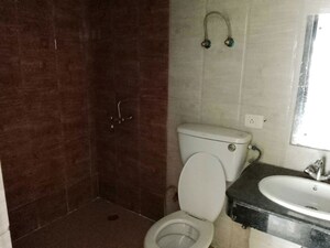 Bathroom in 2.5 BHK Apartment at Nimbus Express Park View - II, Chi V Greater Noida – for Sale