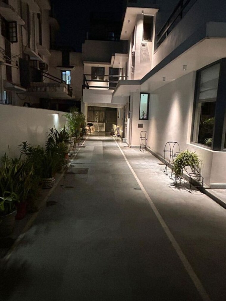  Parking, dlf cyber city 4 Bedroom 320 Sq.Yd. Builder Floor In Dlf Cyber City Gurgaon 10433412