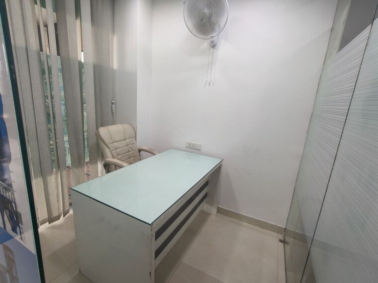 Bathroom, netaji subhash place Commercial Office Space 464 Sq.Ft. In Netaji Subhash Place Delhi 10433416