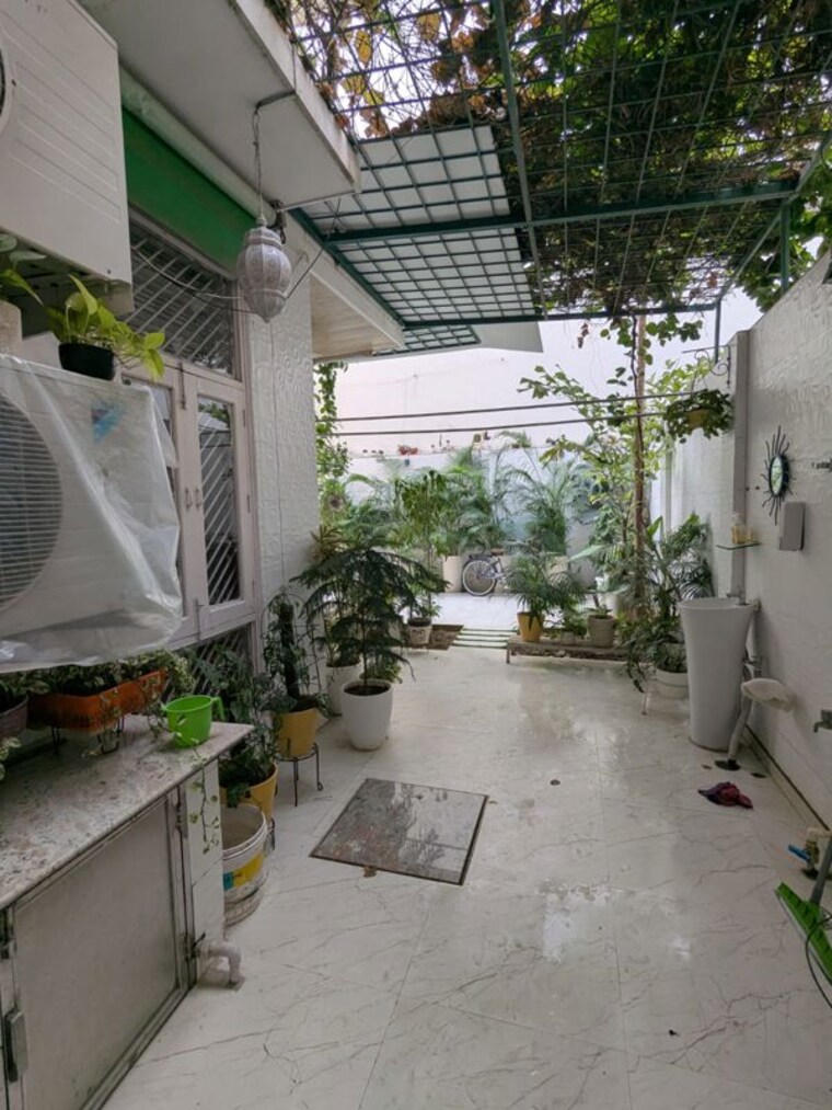 Balcony, ss-mayfield-gardens 3 Bedroom 2700 Sq.Ft. Builder Floor In Sector 51 Gurgaon 10433388