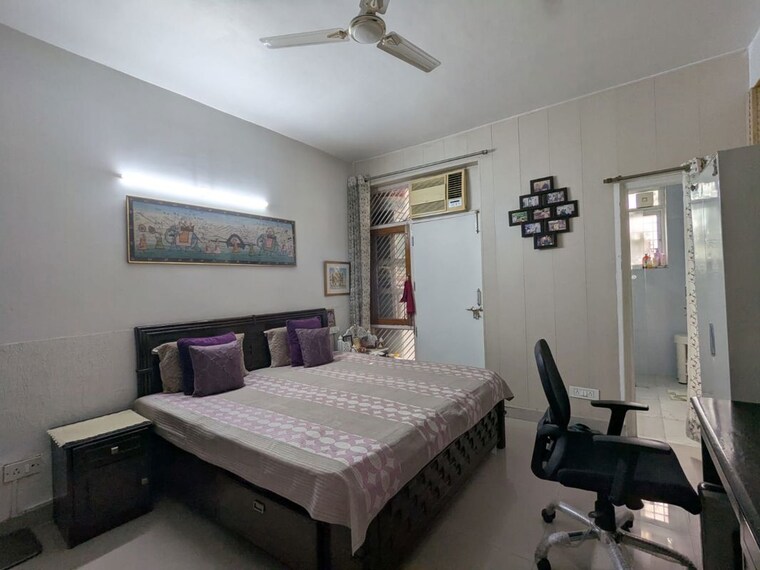 Bedroom, ss-mayfield-gardens 3 Bedroom 2700 Sq.Ft. Builder Floor In Sector 51 Gurgaon 10433388