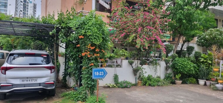 Garden, ss-mayfield-gardens 3 Bedroom 2700 Sq.Ft. Builder Floor In Sector 51 Gurgaon 10433388