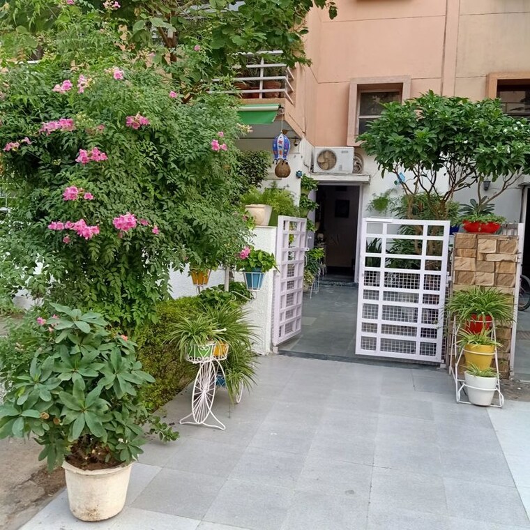 Exterior View, ss-mayfield-gardens 3 Bedroom 2700 Sq.Ft. Builder Floor In Sector 51 Gurgaon 10433388