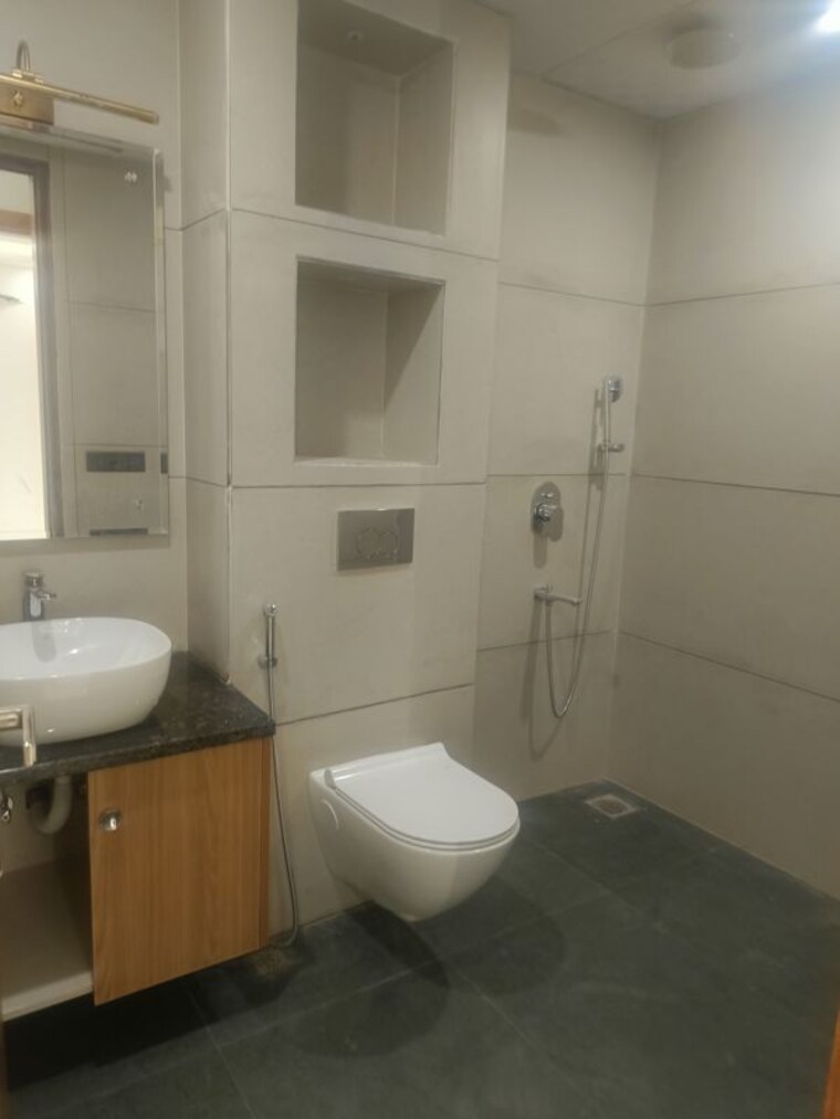 Bathroom, ss-mayfield-gardens 3 Bedroom 2700 Sq.Ft. Builder Floor In Sector 51 Gurgaon 10433388