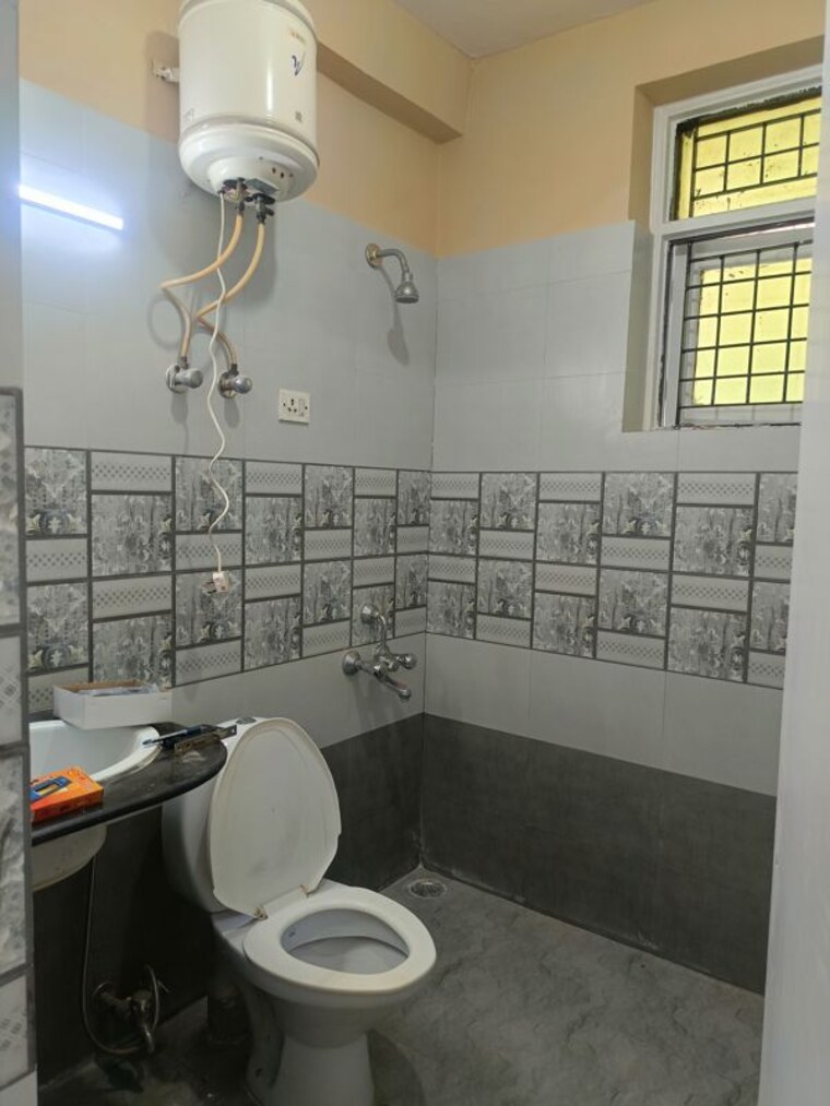 Bathroom, ss-mayfield-gardens 3 Bedroom 2700 Sq.Ft. Builder Floor In Sector 51 Gurgaon 10433388