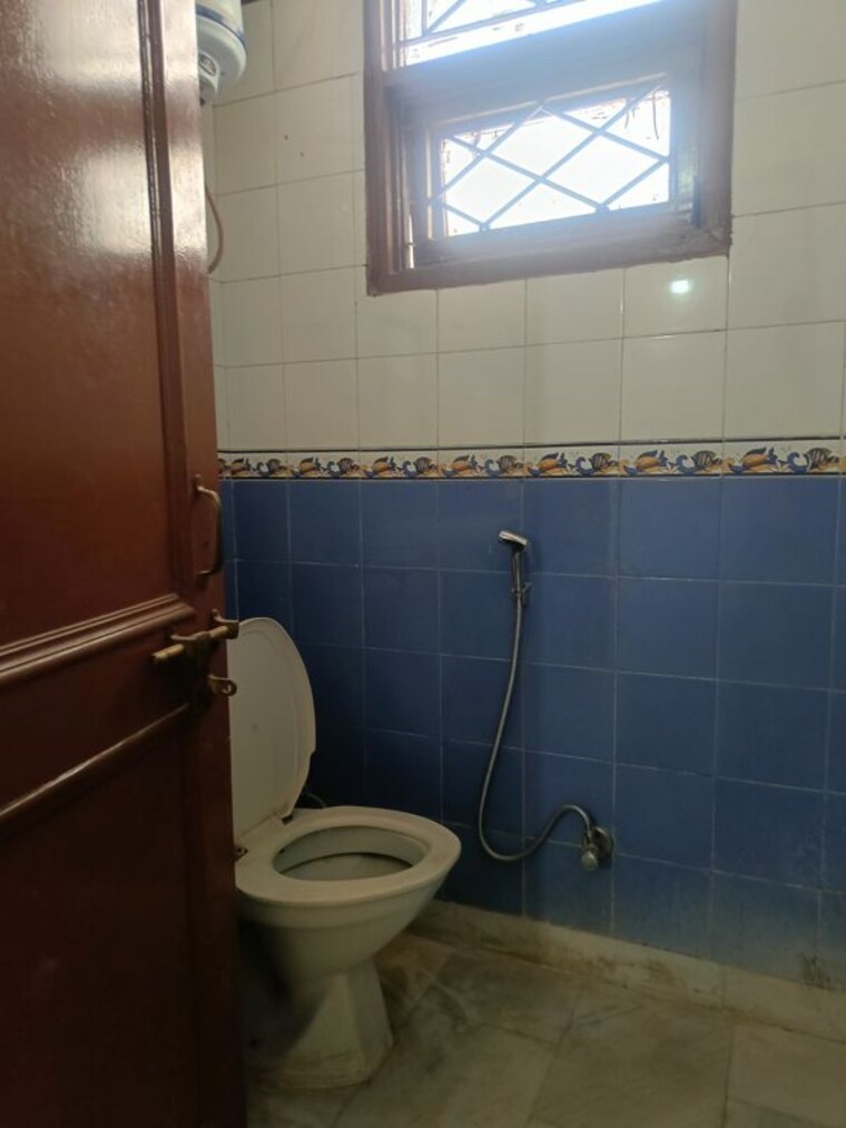 Bathroom, ss-mayfield-gardens 3 Bedroom 2700 Sq.Ft. Builder Floor In Sector 51 Gurgaon 10433388