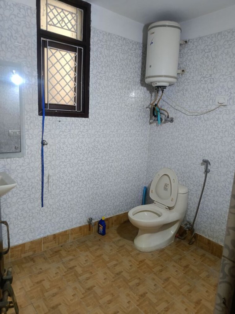 Bathroom, ss-mayfield-gardens 3 Bedroom 2700 Sq.Ft. Builder Floor In Sector 51 Gurgaon 10433388