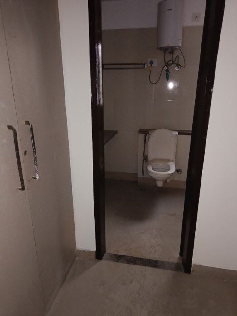 Bathroom, ss-mayfield-gardens 3 Bedroom 2700 Sq.Ft. Builder Floor In Sector 51 Gurgaon 10433388